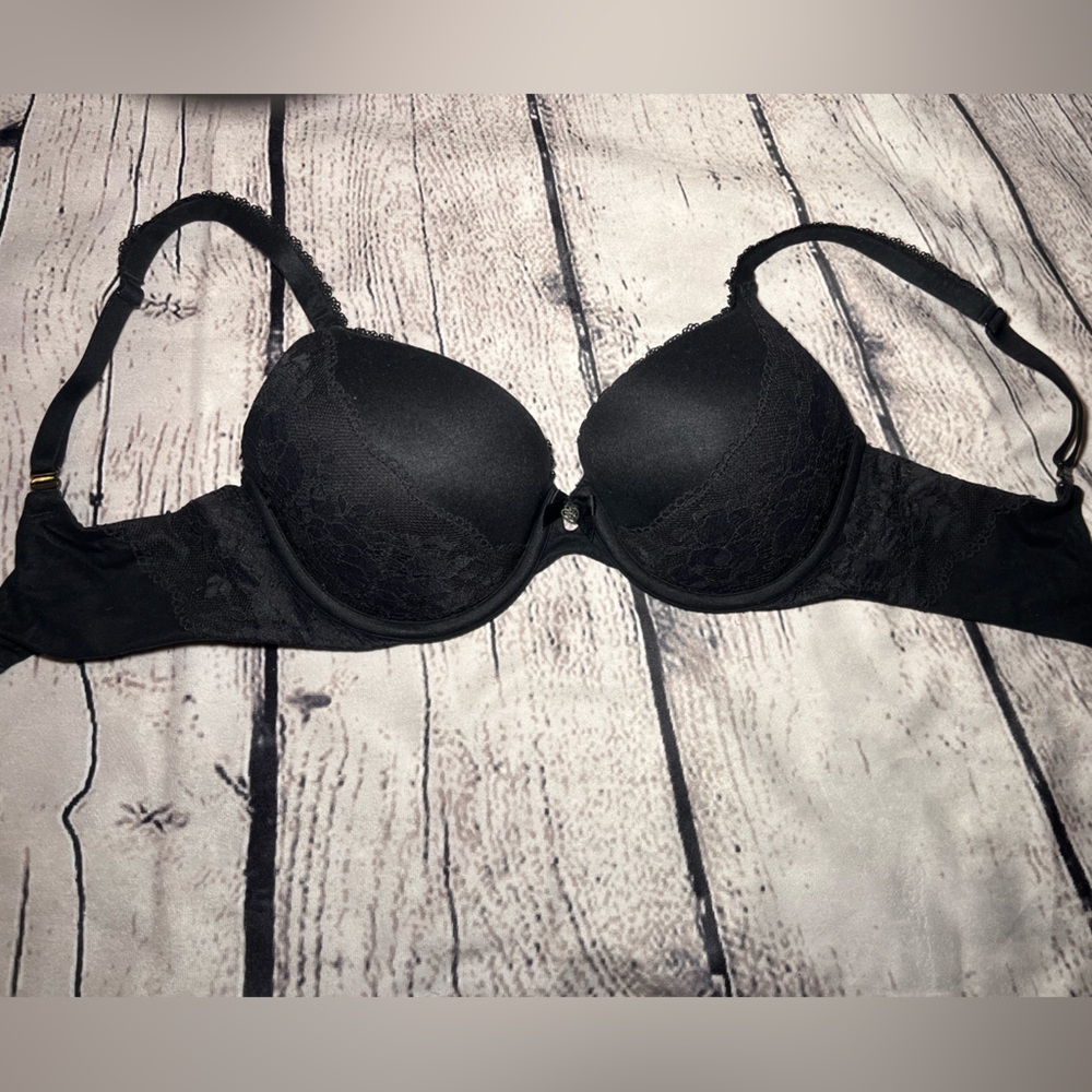 Victoria’s Secret Black Bra 32D